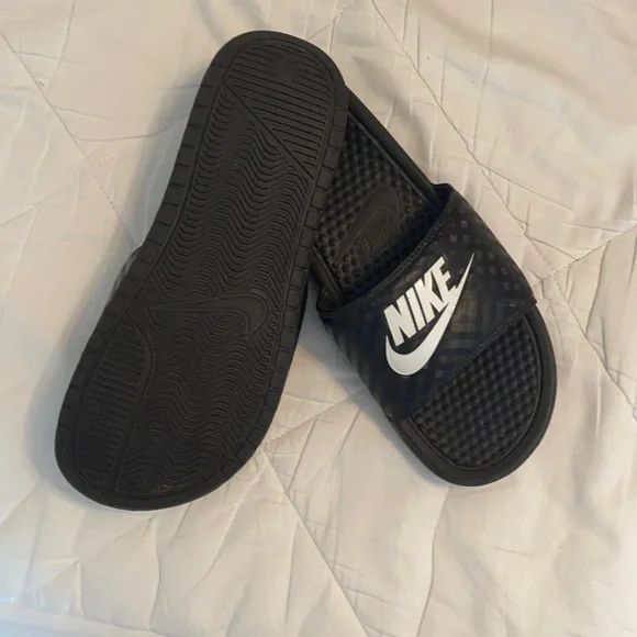 Nike slides - Picture 3 of 3